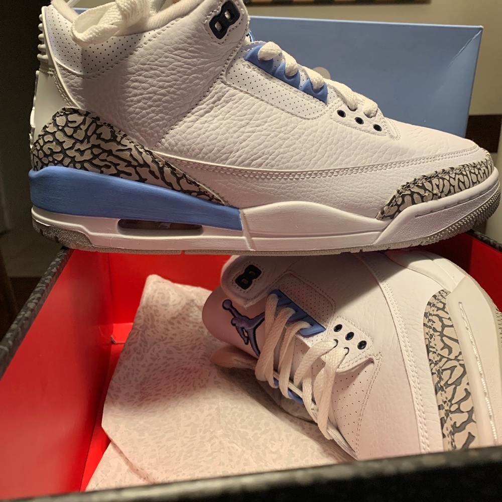 Jordan 3 Retro ( Carolina Blue) Never worn